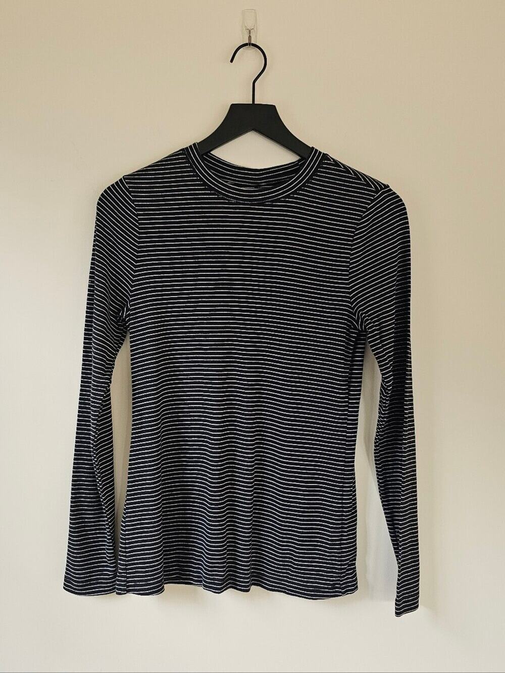 Universal Thread Black and White Striped Long-Sleeve Crewneck